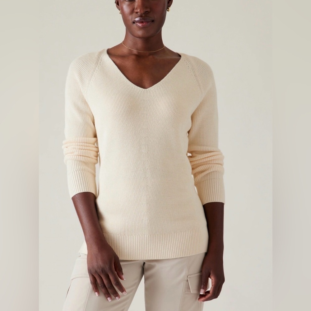 NWT Athleta Hanover V-Neck Sweater Medium Cream Merino Wool Blend Thermalite